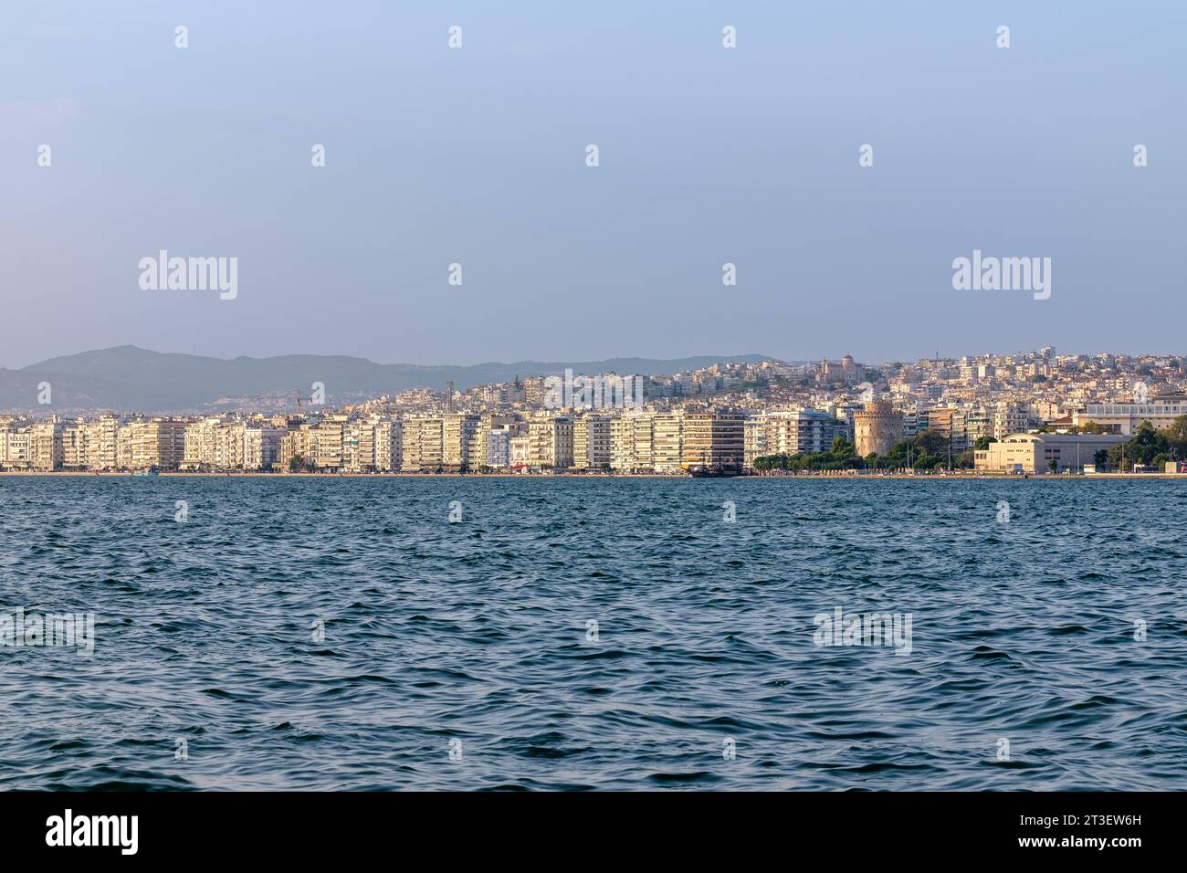 Salonicco, Grecia - 22 settembre 2023: Vista panoramica della bellissima città di Salonicco in Grecia e del golfo delle terme Foto Stock