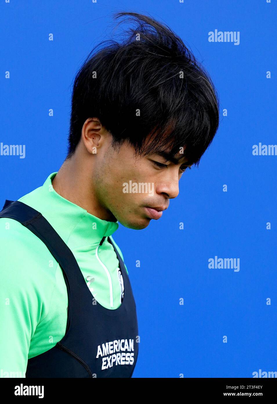 Kaoru Mitoma di Brighton e Hove Albion durante una sessione di allenamento presso l'American Express Elite Football Performance Centre, Lancing. Data foto: Mercoledì 25 ottobre 2023. Foto Stock