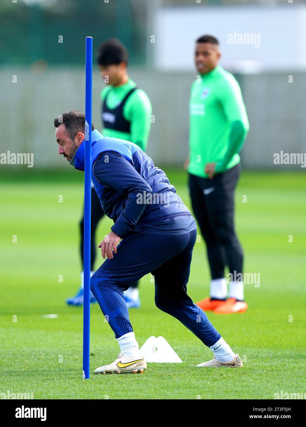 Brighton e il manager di Hove Albion Roberto De Zerbi durante una sessione di allenamento presso l'American Express Elite Football Performance Centre, Lancing. Data foto: Mercoledì 25 ottobre 2023. Foto Stock