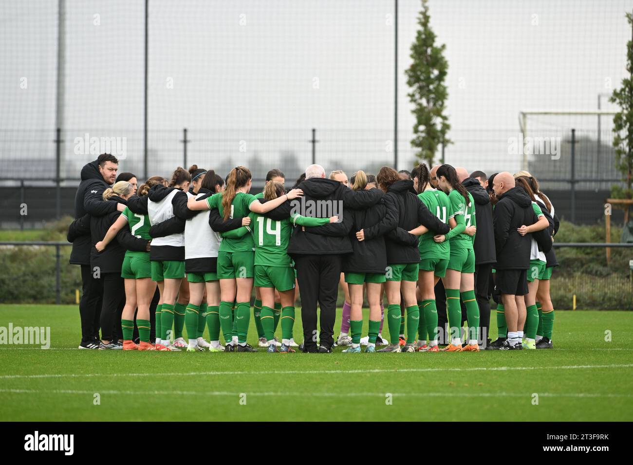 Tubize, Belgio. 25 ottobre 2023. Irlanda dopo una partita di calcio tra le nazionali femminili U19 del Belgio e dell'Irlanda per il Campionato europeo femminile U19 2014 Round 1 mercoledì 25 ottobre 2023 a Tubize, Belgio. Credito: Sportpix/Alamy Live News Foto Stock