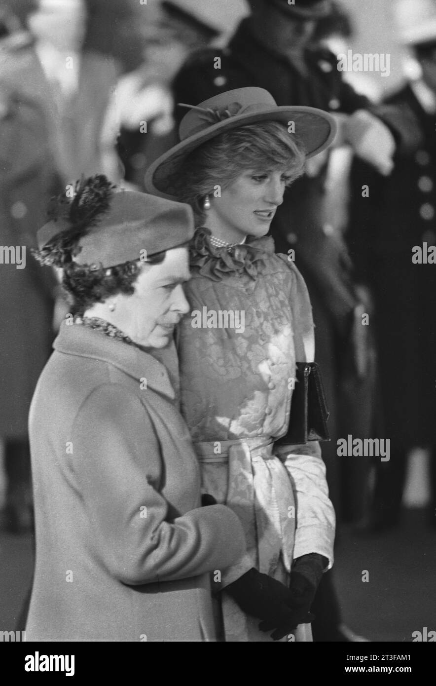 Princess Diana and the Queen c1983 foto dell'Henshaw Archive Foto Stock