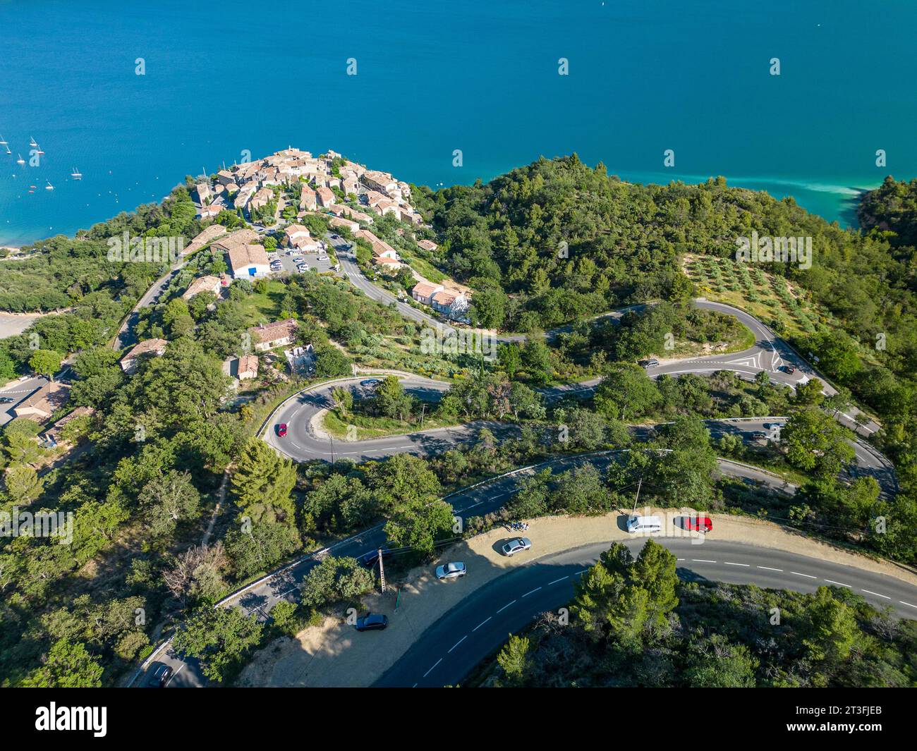Francia, Alpes-de-Haute-Provence, Parco naturale regionale del Verdon, il villaggio di Sainte-Croix-du-Verdon affacciato sul lago St Croix (vista aerea) Foto Stock