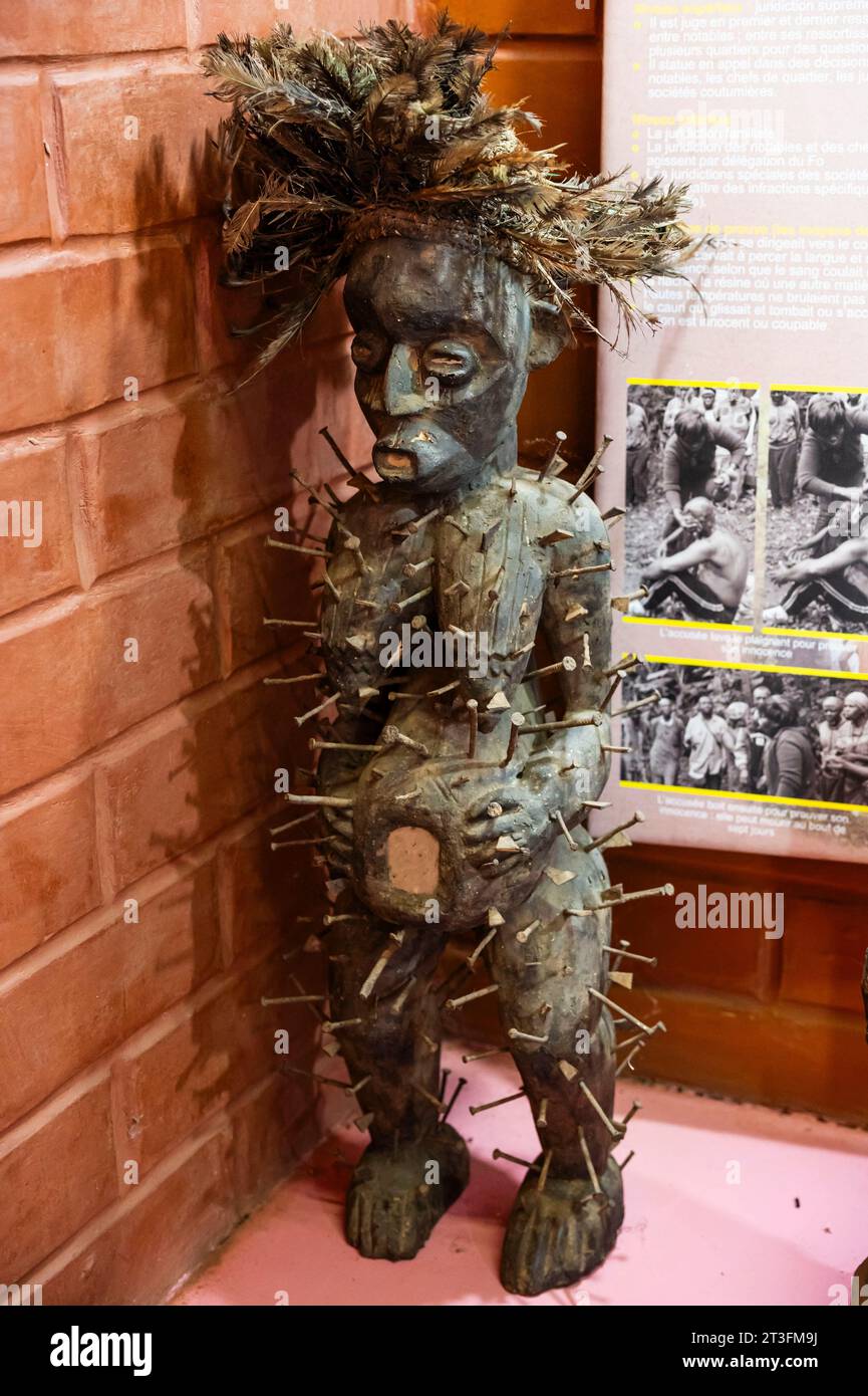 Camerun, zona ovest, quartiere MiFi, Bangoua, statua nel museo del dominio Foto Stock