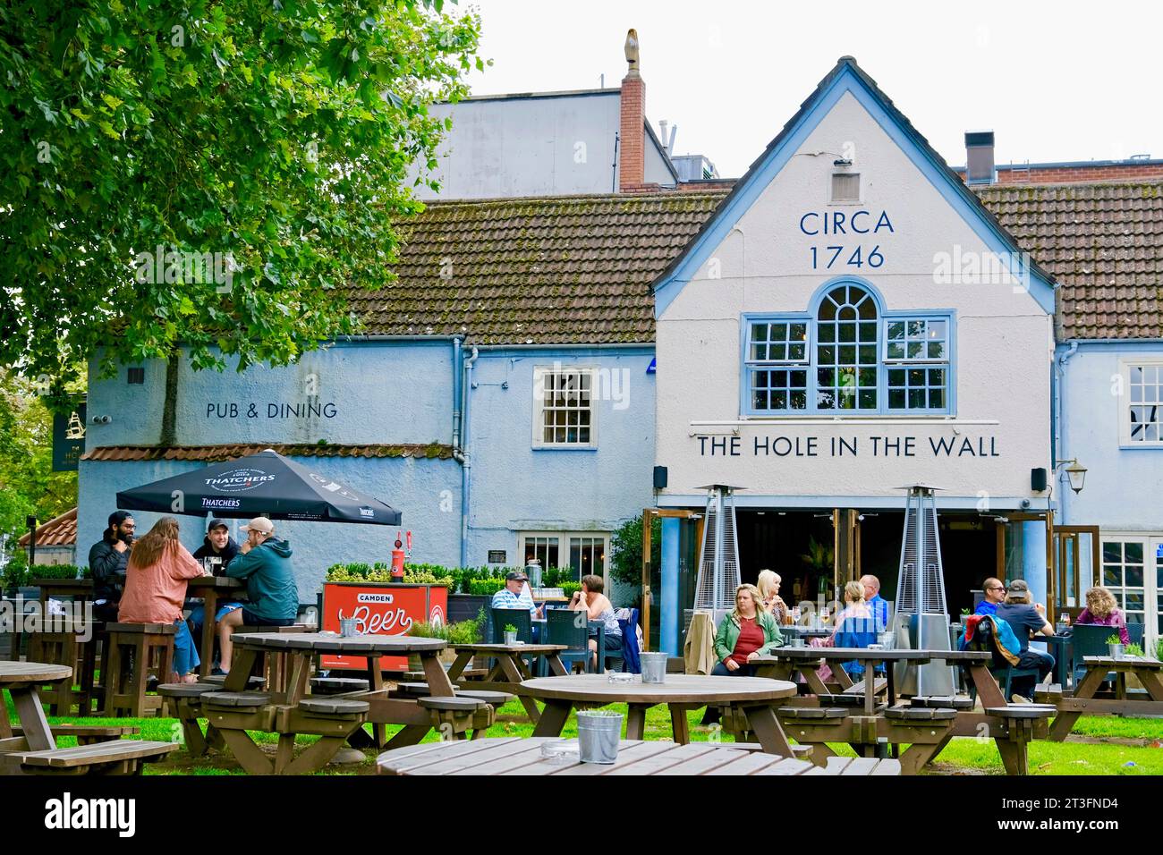 Regno Unito, Bristol, pub The Hole in the Wall Foto Stock