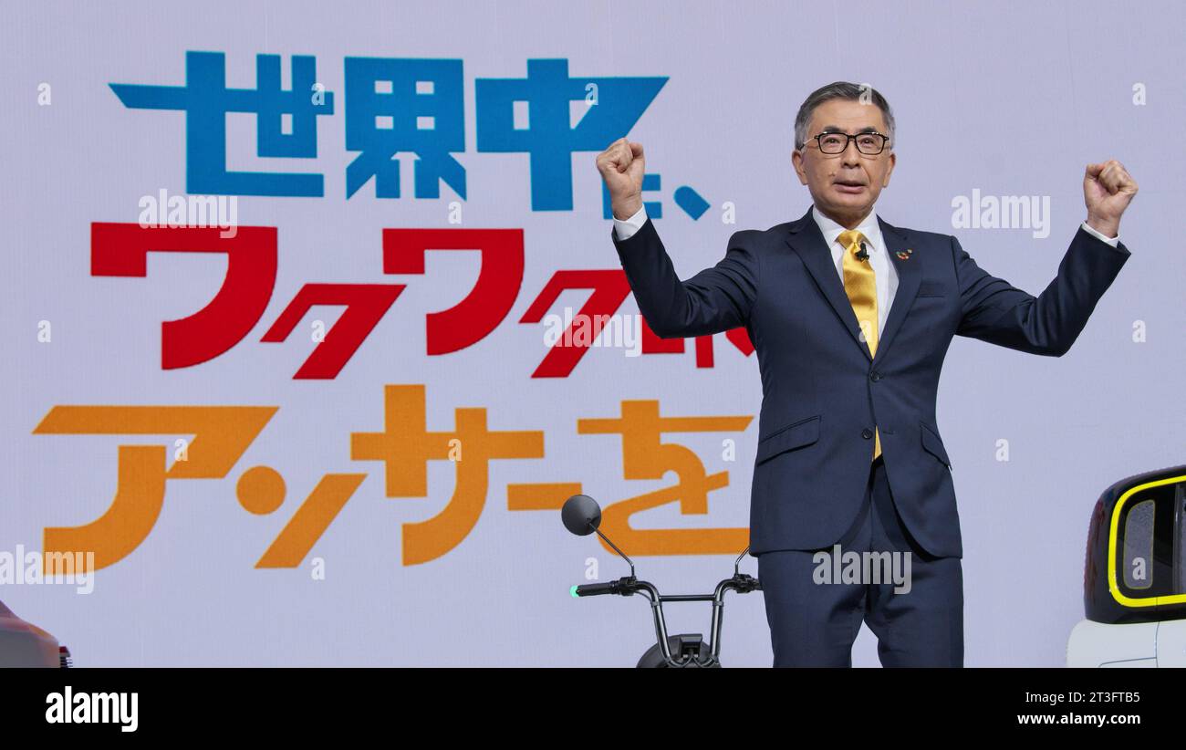 Tokyo, Giappone. 25 ottobre 2023. Il presidente della Suzuki Motor, Toshihiro Suzuki parla durante il giorno della stampa del Japan Mobility Show 2023 a Tokyo, in Giappone, mercoledì 25 ottobre 2023. Foto di Keizo Mori/UPI Credit: UPI/Alamy Live News Foto Stock