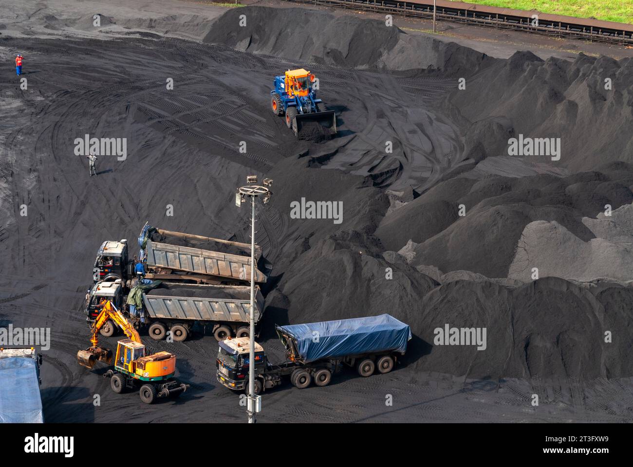 Gabon, Libreville, Estuaire District, Marshalling yard, porto minerario (vista aerea) Foto Stock