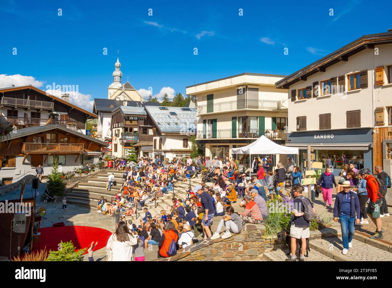 Francia, Haute Savoie, Megeve, la piazza del paese Foto Stock