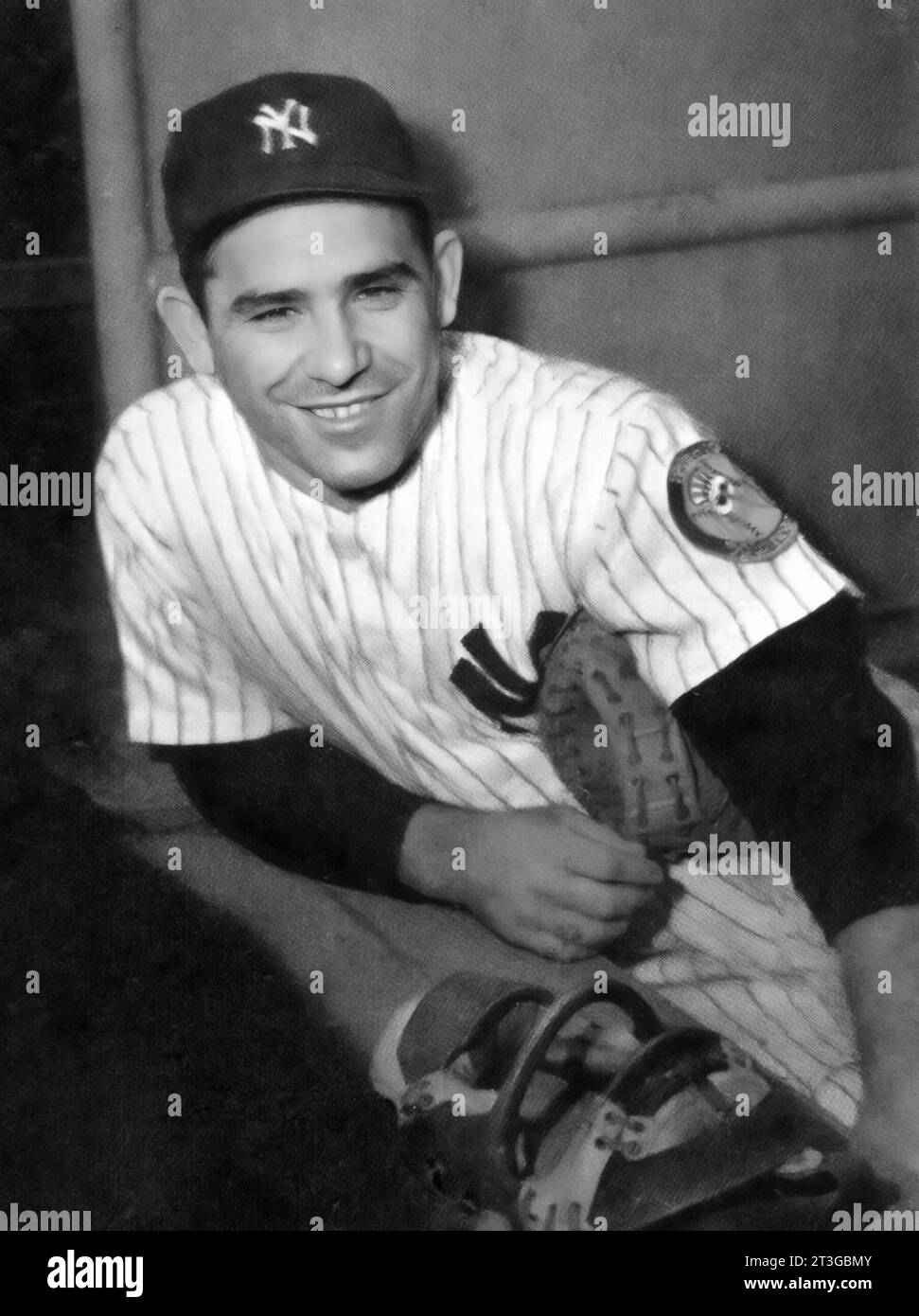 Yogi Berra. Ritratto del giocatore di baseball americano, Lawrence Peter 'Yogi' Berra (1925-2015) in uniforme New York Yankees, carta Bubblegum, 1953 Foto Stock