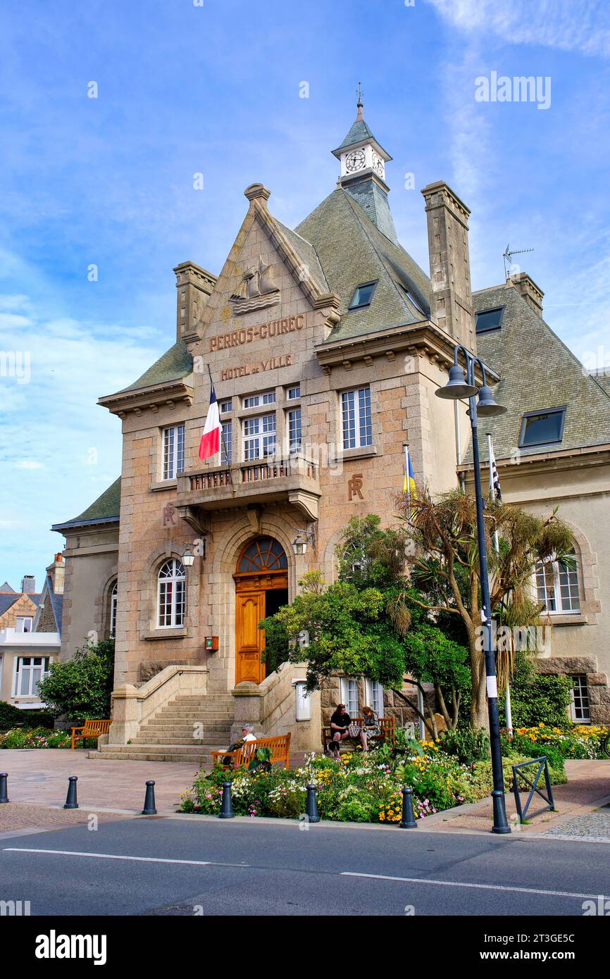 Francia, Côtes d'Armor, Costa di granito rosa (cote de Granit Rose), Perros Guirec, Hôtel de Ville Foto Stock
