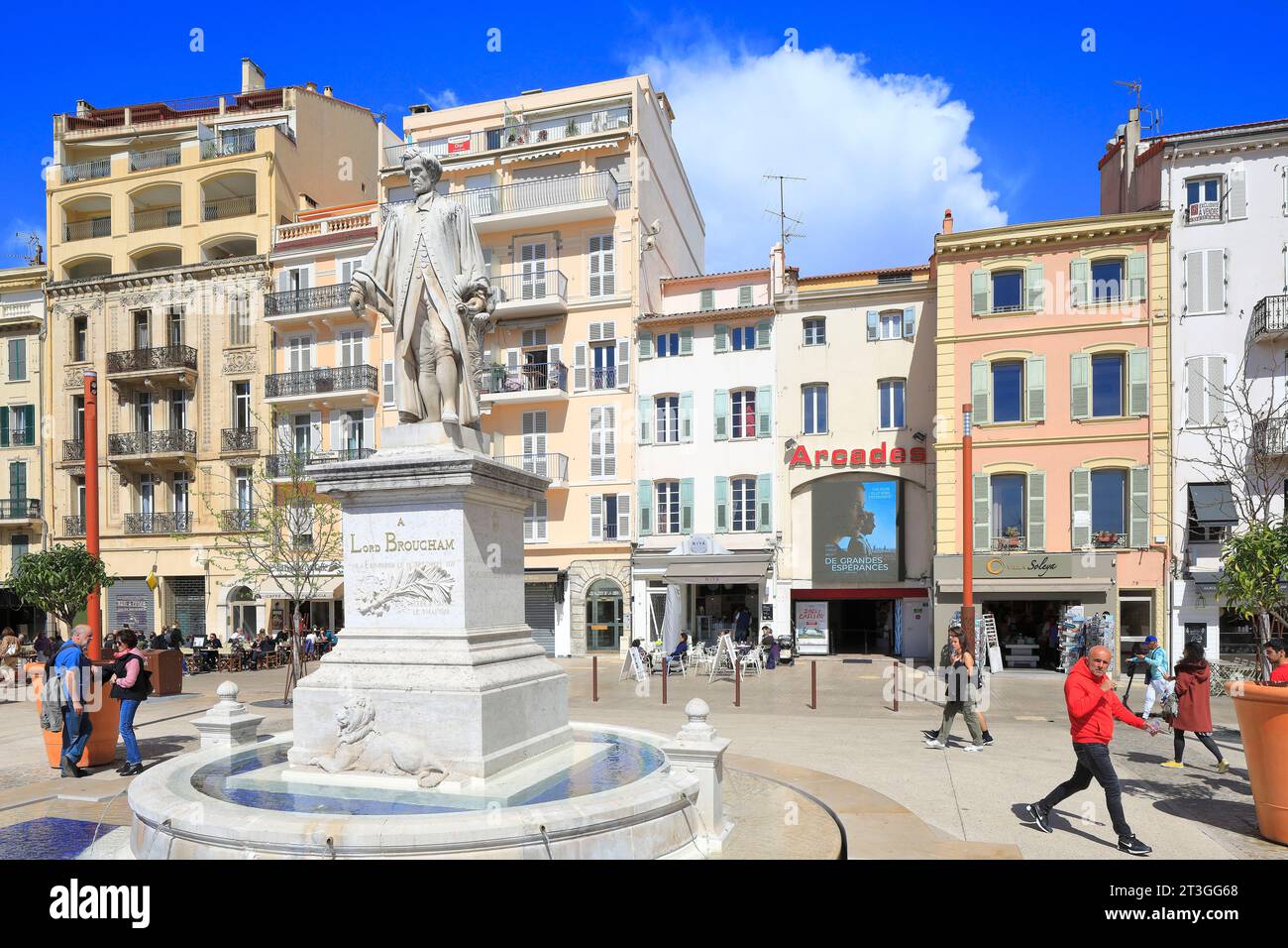 Francia, Alpes Maritimes, Cannes, Rue Felix Faure, statua del Lord scozzese Brougham Foto Stock