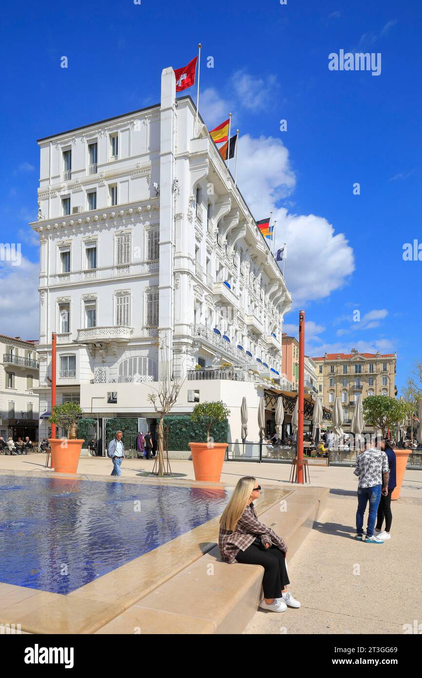 Francia, Alpes Maritimes, Cannes, Allee de la Liberte Charles de Gaulle, Hotel Splendid Cannes aperto nel 1871, piscina Foto Stock