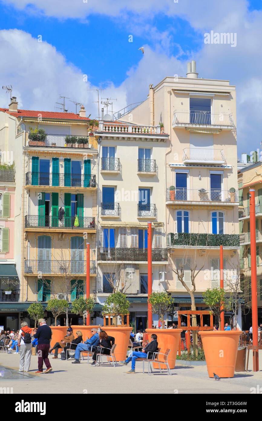 Francia, Alpes Maritimes, Cannes, Allee de la Liberte Charles de Gaulle con Rue Felix Faure sullo sfondo Foto Stock