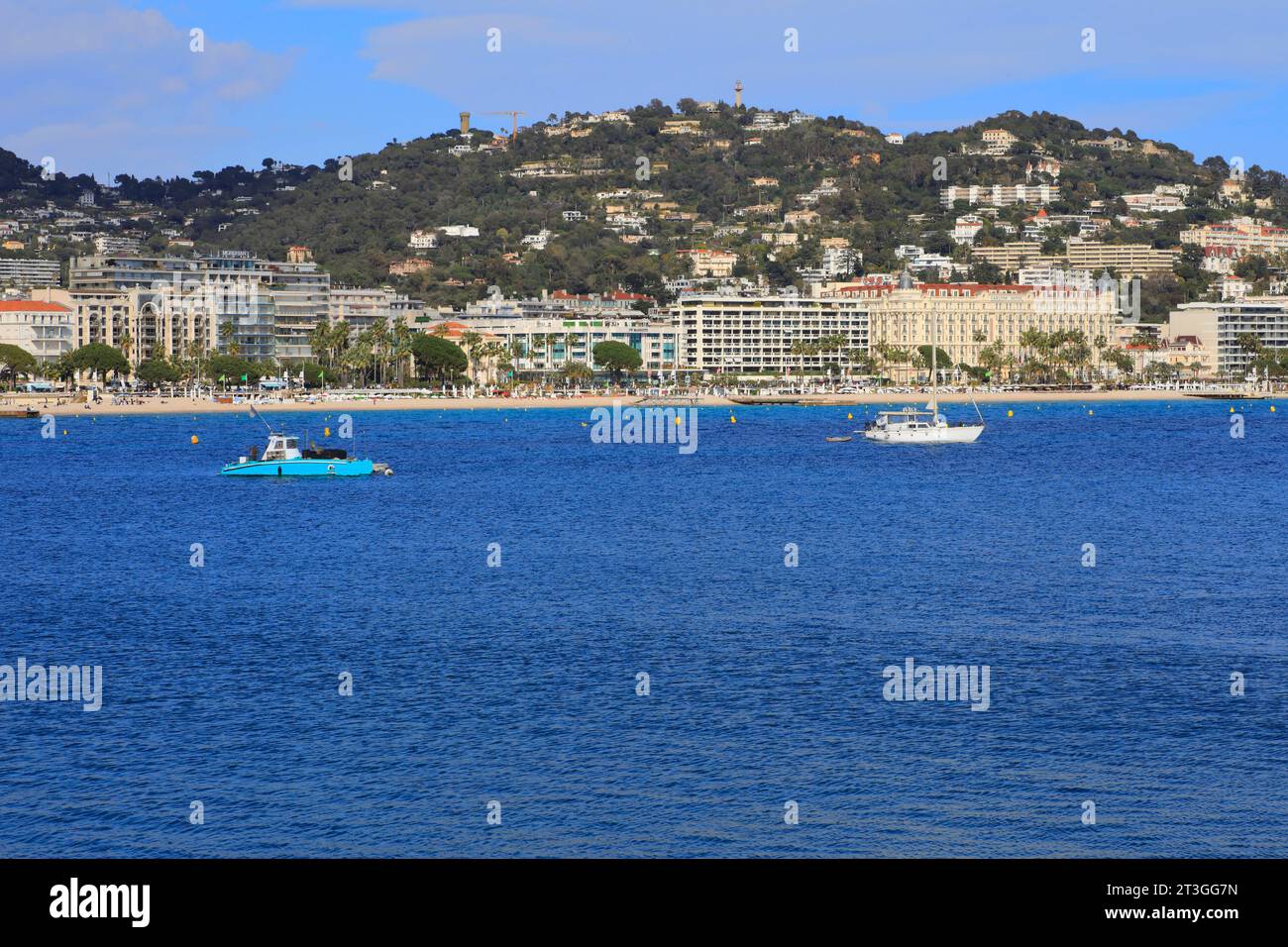 Francia, Alpi marittime, Cannes, vista della città dal mare con il Carlton Hotel Foto Stock