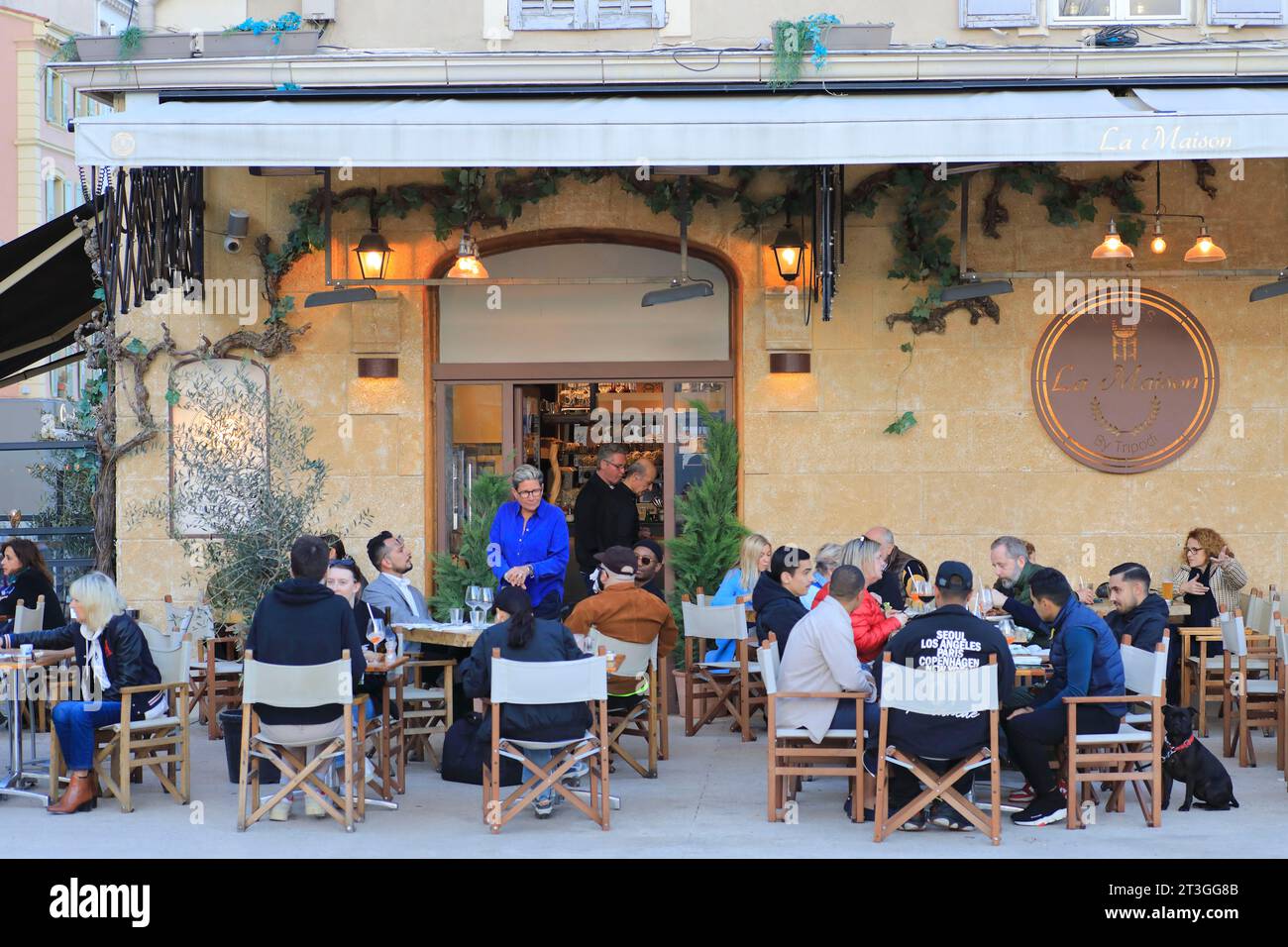 Francia, Alpes Maritimes, Cannes, rue Felix Faure, terrazza del bar ristorante la Maison by Tripodi Foto Stock