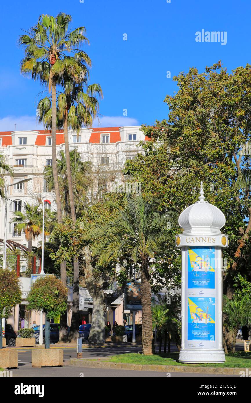 Francia, Alpes Maritimes, Cannes, Croisette, Square Reynaldo Hahn, colonna Morris Foto Stock