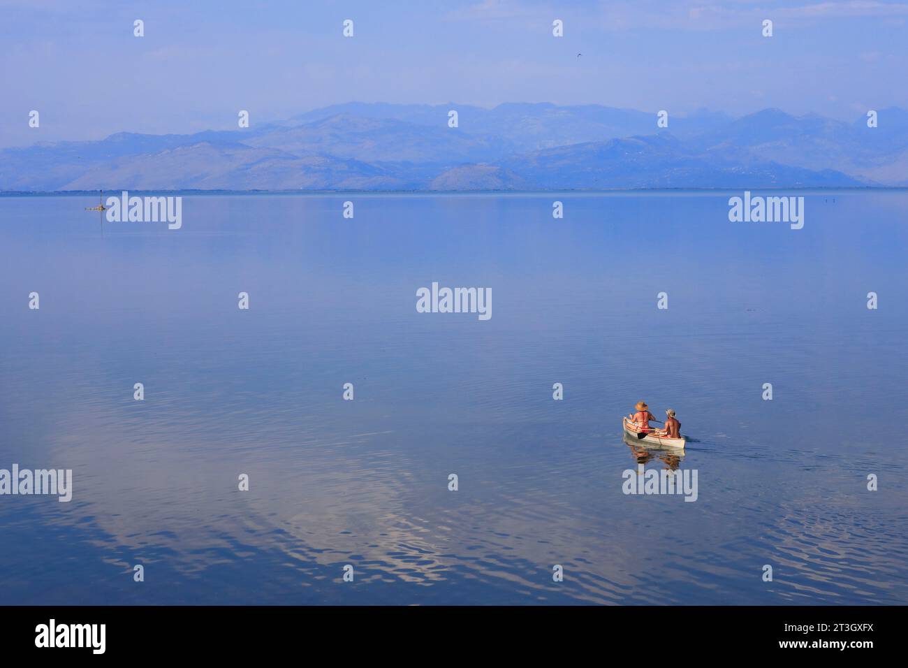 Montenegro, Lago Skadar (Lago Shkodra), Parco Nazionale di Skadar, Donji Murici, spiaggia di Murici, gita in canoa Foto Stock