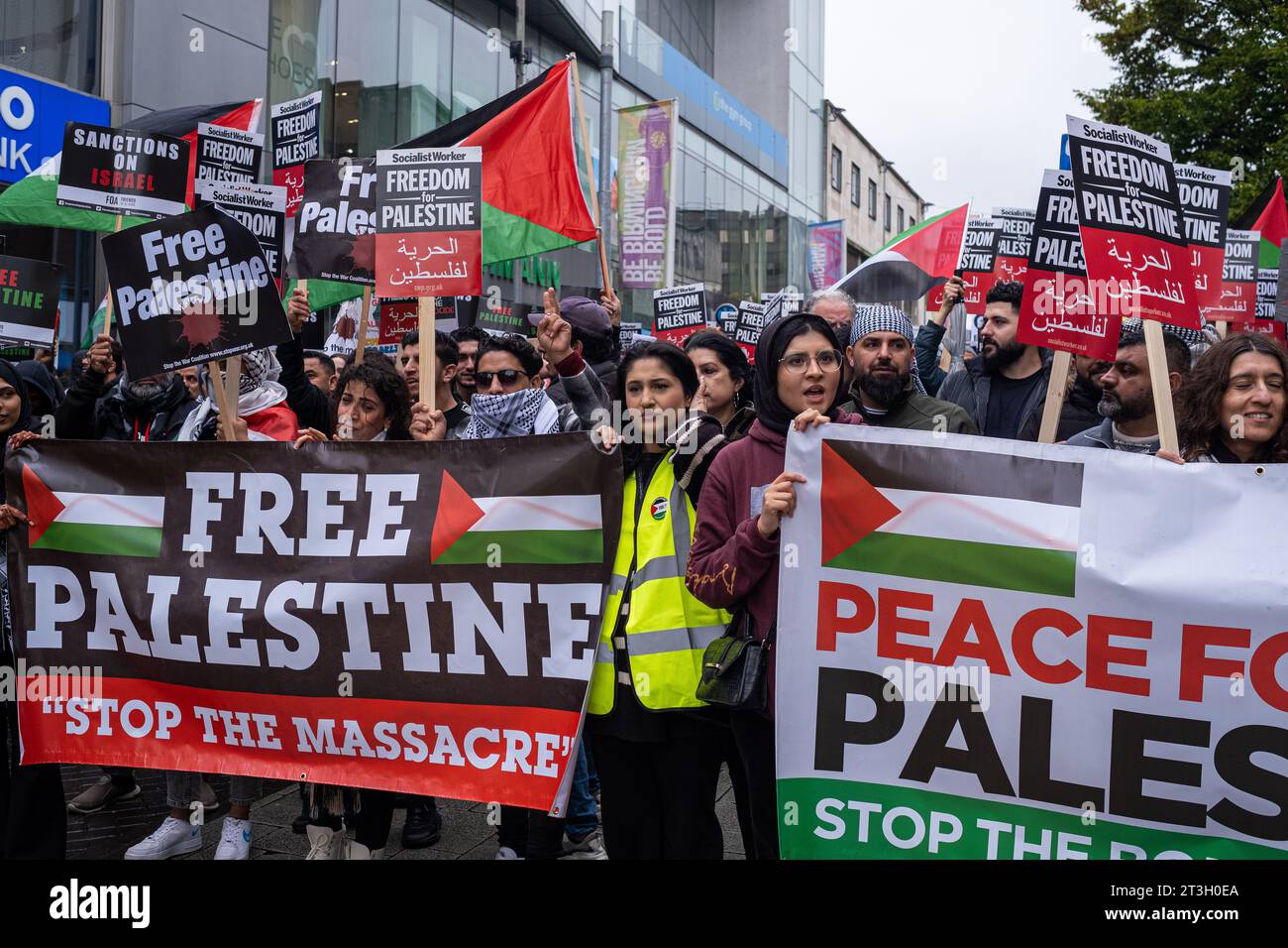 Varie scene di una protesta di solidarietà palestinese a Birmingham nel Regno Unito. 21-10-2023 Foto Stock