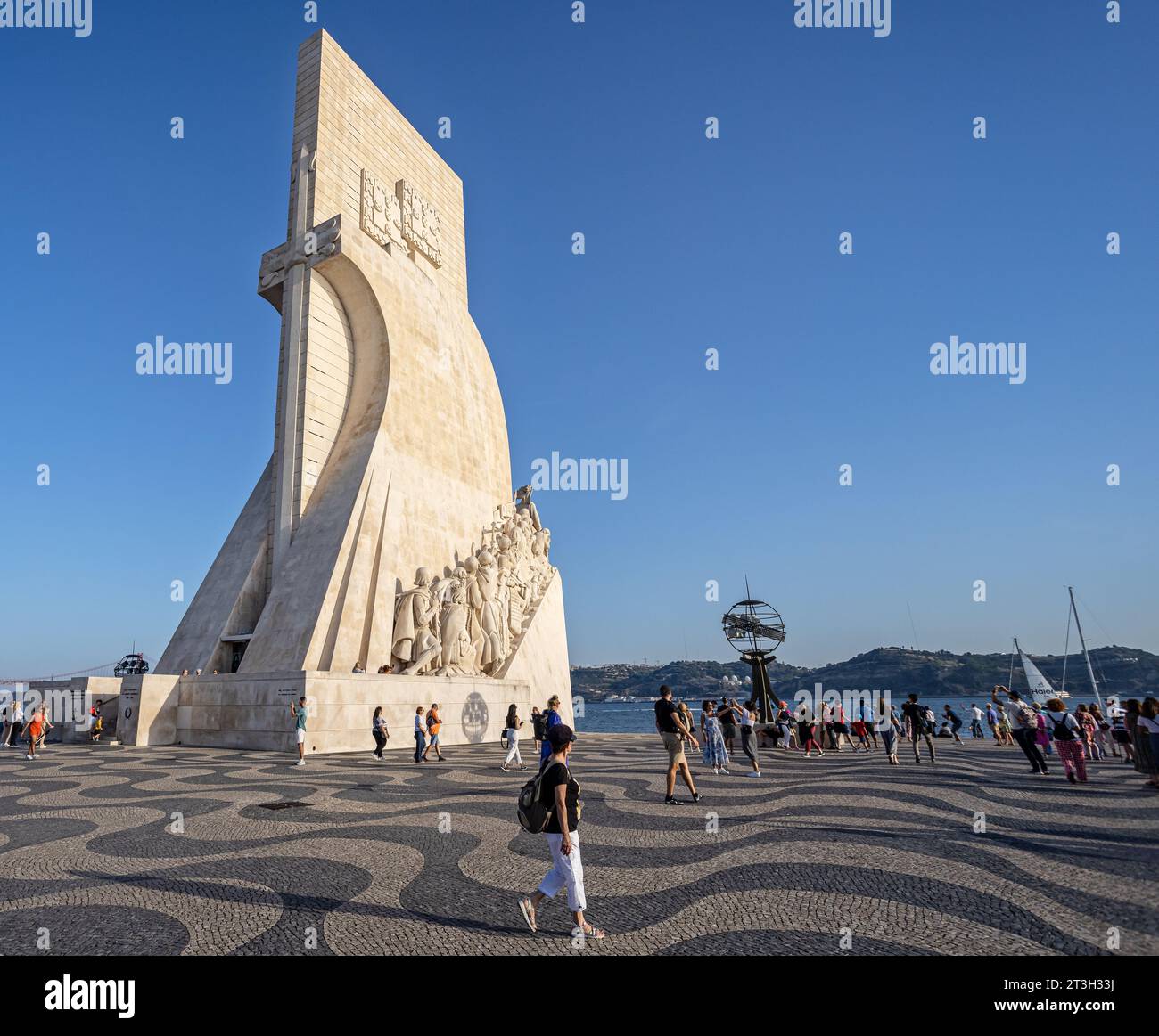 Monumento delle scoperte commemorativo dell'età delle scoperte in Portogallo, a Lisbona, Portogallo, il 12 ottobre 2023 Foto Stock