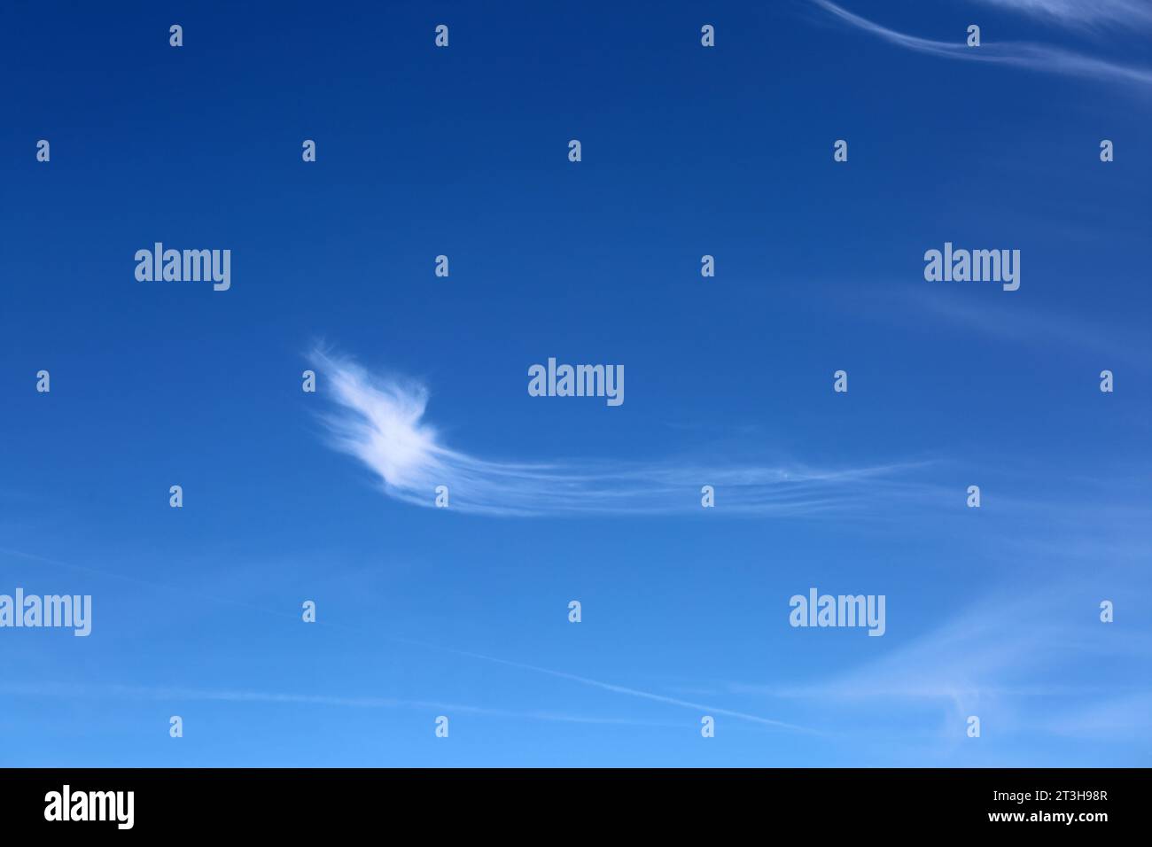 Cirrus Clouds High Altitude, ippodromo di Epsom Downs, Surrey, Inghilterra Foto Stock