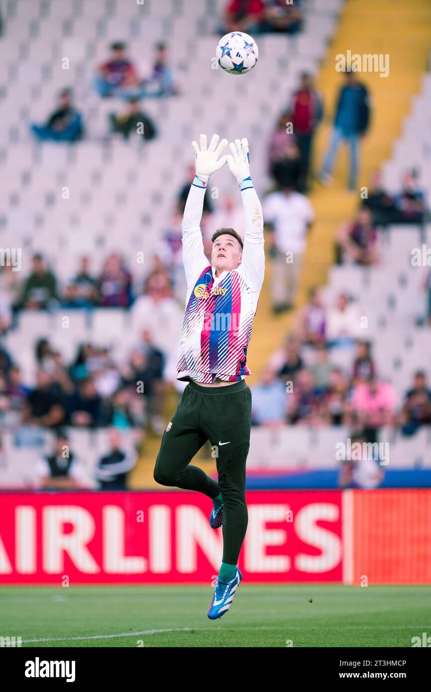 Barcellona, Spagna, 25, ottobre 2023. Spain-Football-Champions League FC Barcelona contro Shakhtar Donetsk. (1) riscaldamento Marc-Andre ter Stegen. Credito: Joan G/Alamy Live News Foto Stock