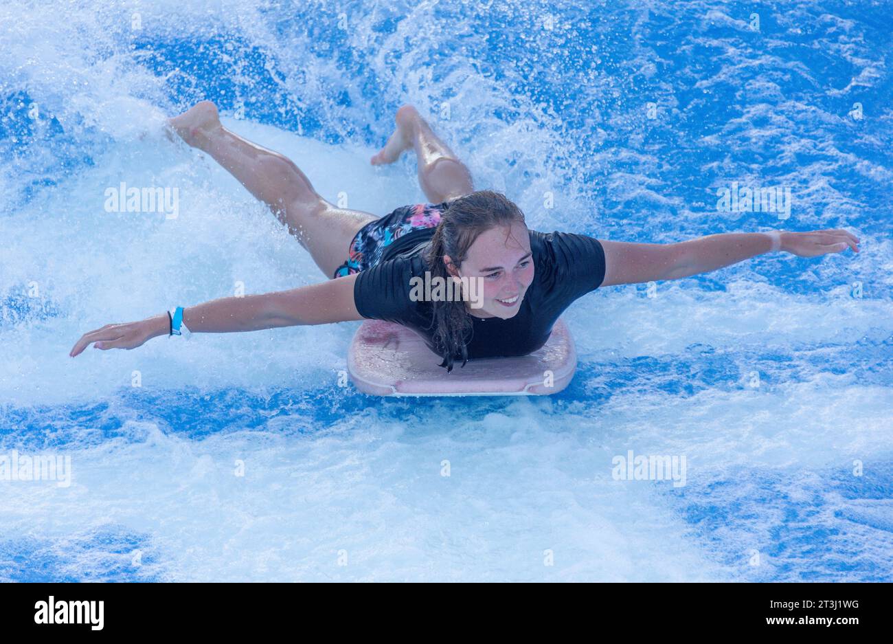 Giro in simulatore di surf Flowrider sulla nave da crociera Royal Caribbean "Anthem of the Seas", Gran Canaria, Isole Canarie, Spagna Foto Stock