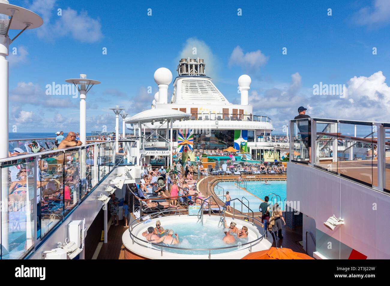 Terrazza con piscina sulla nave da crociera Royal Caribbean "Anthem of the Seas", Gran Canaria, Isole Canarie, Spagna Foto Stock