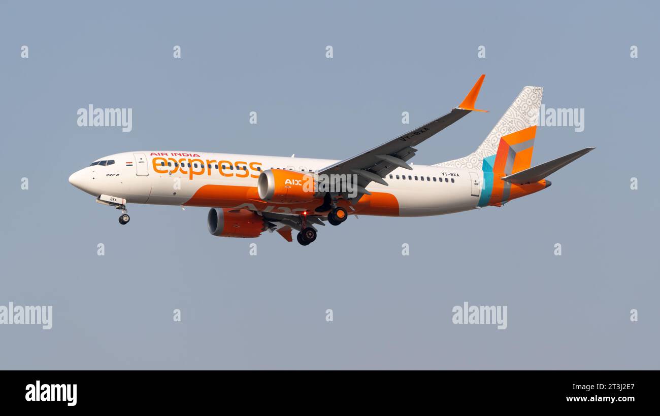 25.10.2023 . L'ultima aggiunta alla flotta di Air India Express introduce il Boeing 737 Max all'avanguardia, mentre sfoggia un design distintivo della coda. Foto Stock