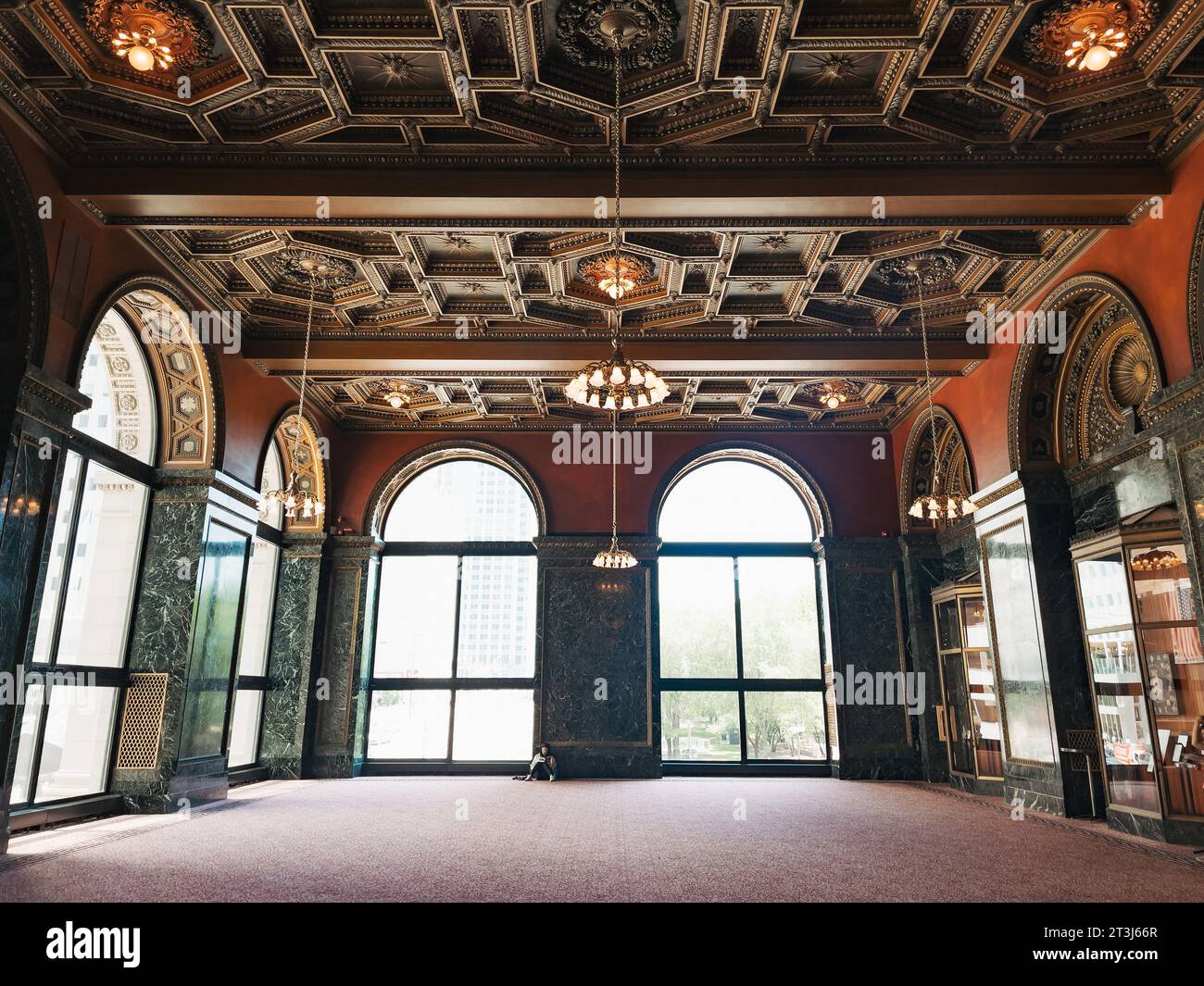 I motivi decorati coprono il soffitto della grande sala del grande Esercito della Repubblica (G.A.R.), presso il Chicago Cultural Center Foto Stock