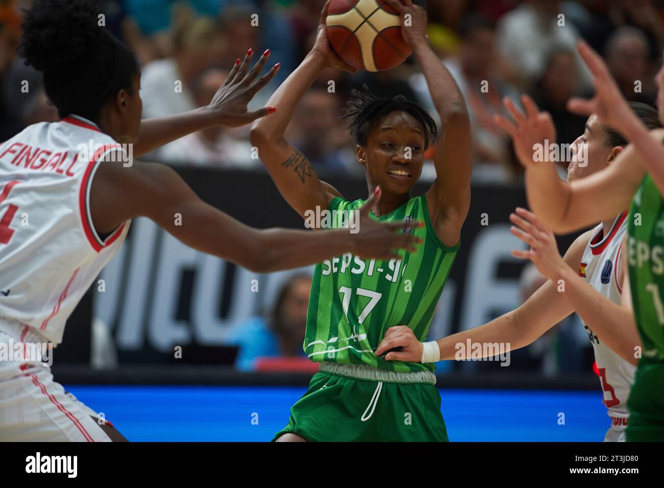 Nadia Fingall del Valencia Basket in azione durante il quarto round di Euro League femminile il 25 ottobre 2023 al Pavillon Fuente de San Luis (Valencia,Euro L Foto Stock