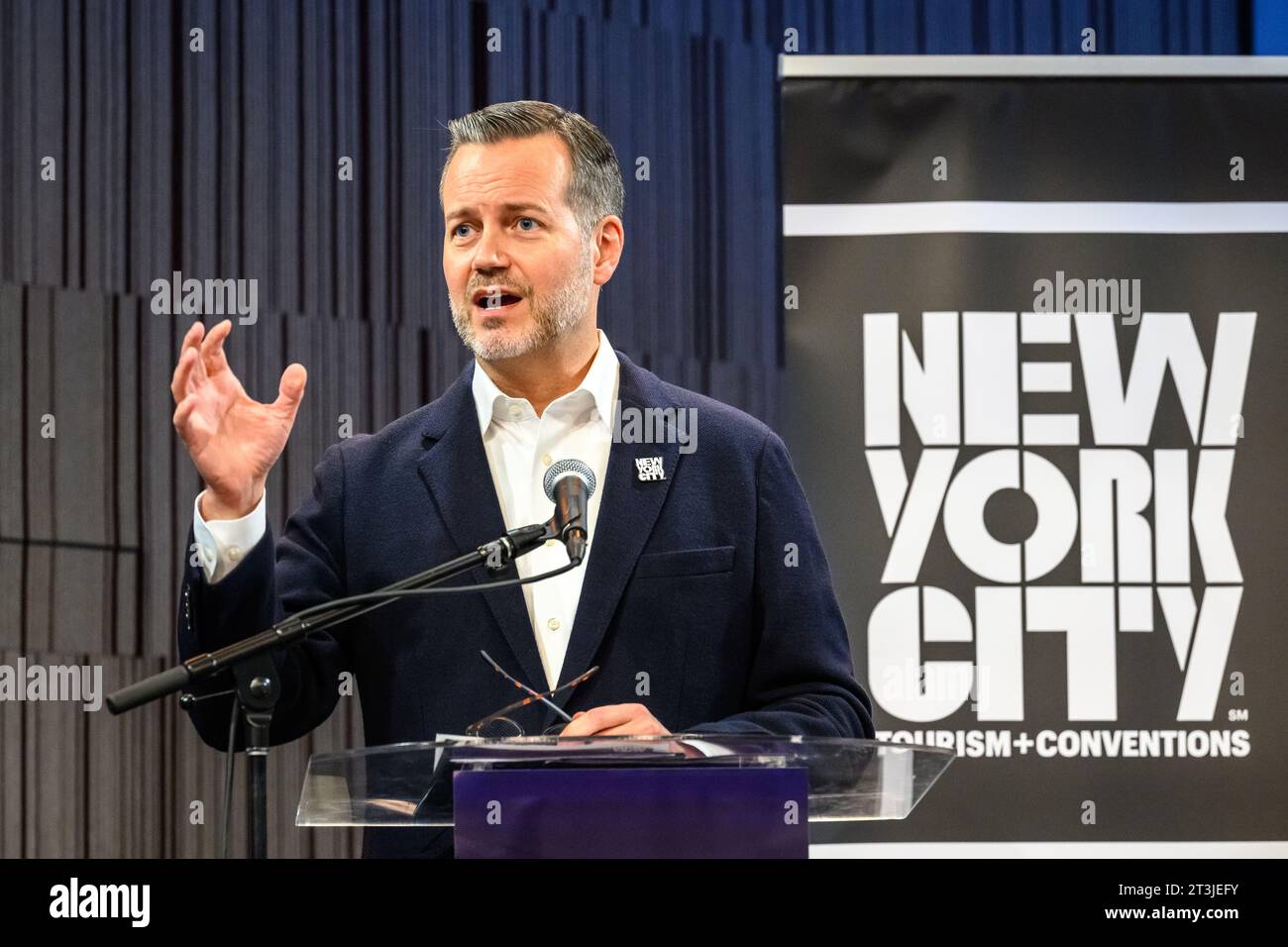 New York, USA. 25 ottobre 2023. Fred Dixon, Presidente e CEO, New York City Tourism Conventions, aggiorna i giornalisti in seguito alla recente apertura del nuovo iconico Perelman Performing Arts Center, che comprende circa 90.000 piedi quadrati (8.400 m2) su tre piani. Crediti: Enrique Shore/Alamy Live News Foto Stock