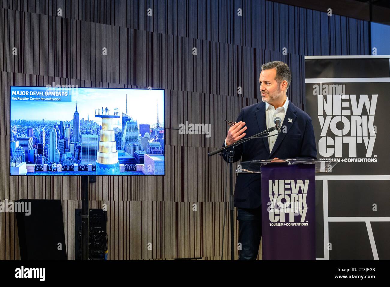 New York, USA. 25 ottobre 2023. Fred Dixon, Presidente e CEO, New York City Tourism Conventions, aggiorna i giornalisti in seguito alla recente apertura del nuovo iconico Perelman Performing Arts Center, che comprende circa 90.000 piedi quadrati (8.400 m2) su tre piani. Crediti: Enrique Shore/Alamy Live News Foto Stock