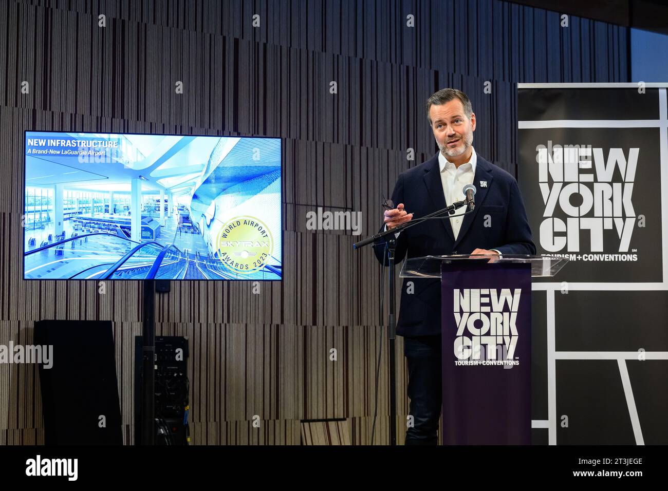 New York, USA. 25 ottobre 2023. Fred Dixon, Presidente e CEO, New York City Tourism Conventions, aggiorna i giornalisti in seguito alla recente apertura del nuovo iconico Perelman Performing Arts Center, che comprende circa 90.000 piedi quadrati (8.400 m2) su tre piani. Crediti: Enrique Shore/Alamy Live News Foto Stock