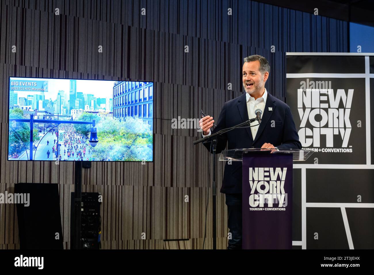 New York, USA. 25 ottobre 2023. Fred Dixon, Presidente e CEO, New York City Tourism Conventions, aggiorna i giornalisti in seguito alla recente apertura del nuovo iconico Perelman Performing Arts Center, che comprende circa 90.000 piedi quadrati (8.400 m2) su tre piani. Crediti: Enrique Shore/Alamy Live News Foto Stock