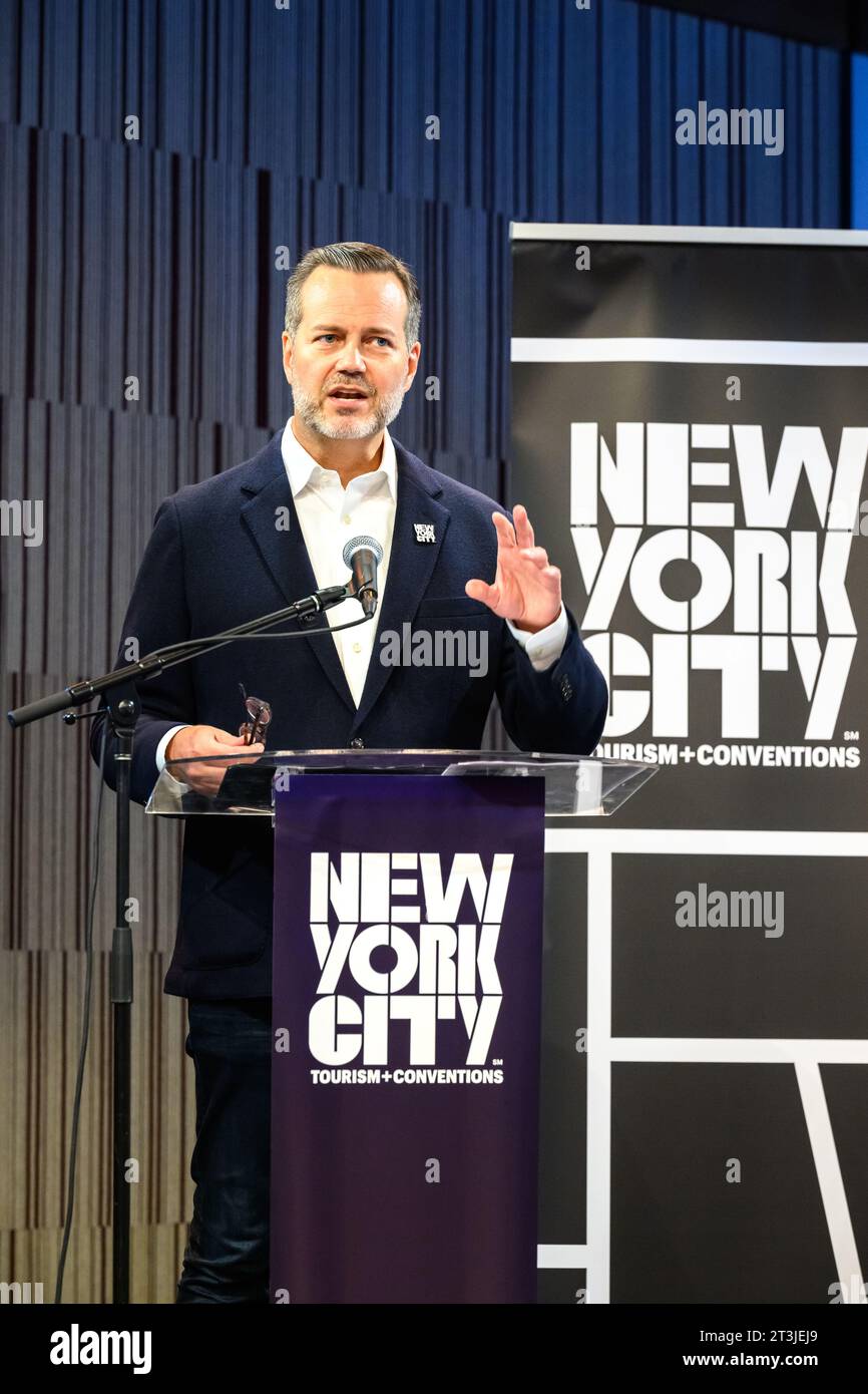 New York, USA. 25 ottobre 2023. Fred Dixon, Presidente e CEO, New York City Tourism Conventions, aggiorna i giornalisti in seguito alla recente apertura del nuovo iconico Perelman Performing Arts Center, che comprende circa 90.000 piedi quadrati (8.400 m2) su tre piani. Crediti: Enrique Shore/Alamy Live News Foto Stock