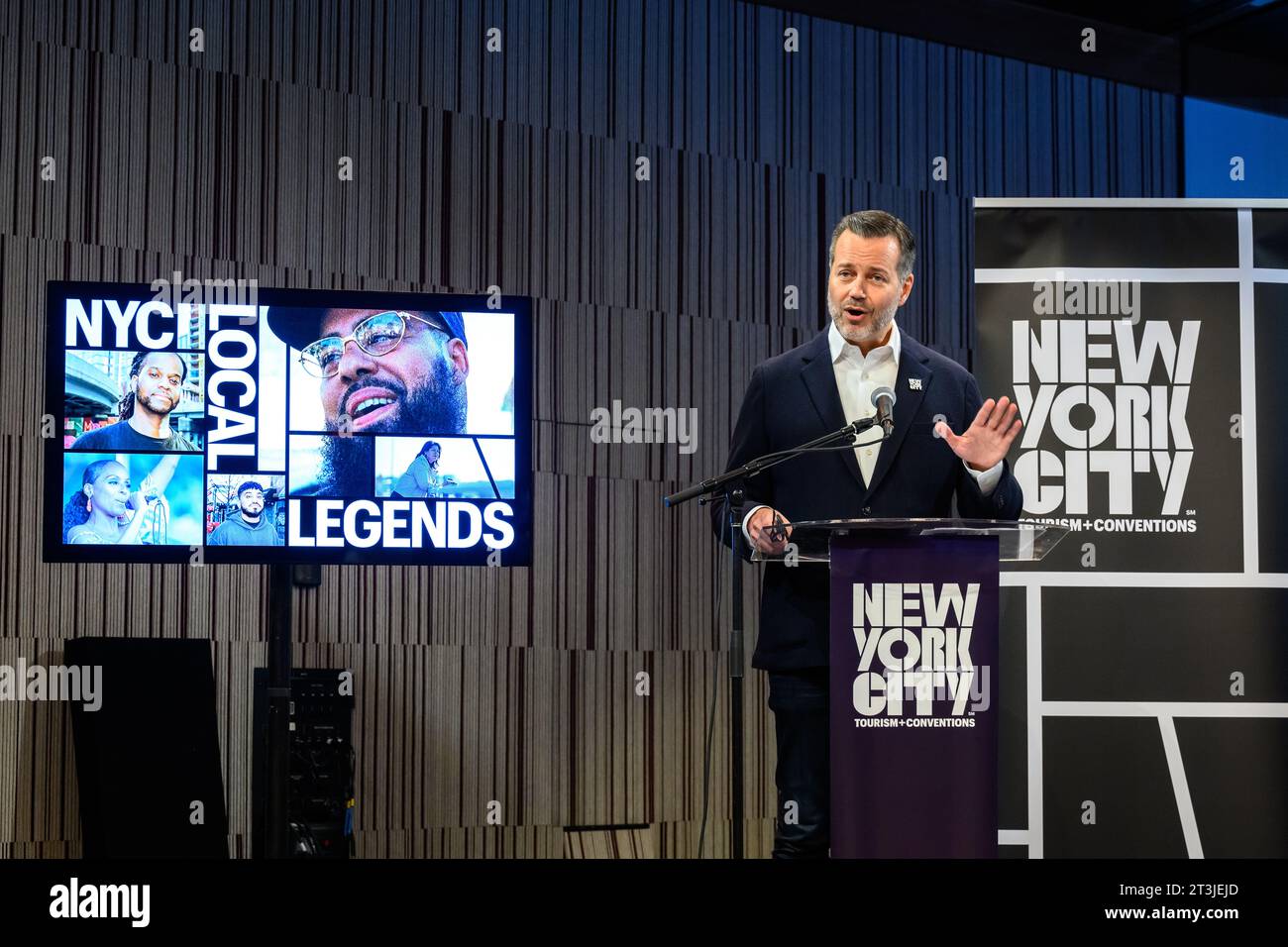 New York, USA. 25 ottobre 2023. Fred Dixon, Presidente e CEO, New York City Tourism Conventions, aggiorna i giornalisti in seguito alla recente apertura del nuovo iconico Perelman Performing Arts Center, che comprende circa 90.000 piedi quadrati (8.400 m2) su tre piani. Crediti: Enrique Shore/Alamy Live News Foto Stock