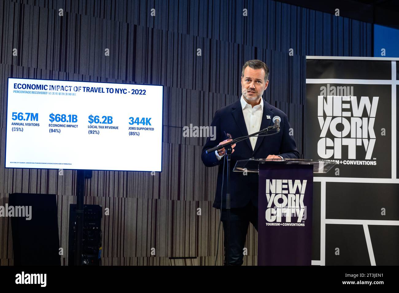 New York, USA. 25 ottobre 2023. Fred Dixon, Presidente e CEO, New York City Tourism Conventions, aggiorna i giornalisti in seguito alla recente apertura del nuovo iconico Perelman Performing Arts Center, che comprende circa 90.000 piedi quadrati (8.400 m2) su tre piani. Crediti: Enrique Shore/Alamy Live News Foto Stock