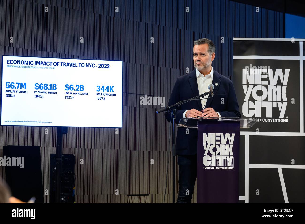 New York, USA. 25 ottobre 2023. Fred Dixon, Presidente e CEO, New York City Tourism Conventions, aggiorna i giornalisti in seguito alla recente apertura del nuovo iconico Perelman Performing Arts Center, che comprende circa 90.000 piedi quadrati (8.400 m2) su tre piani. Crediti: Enrique Shore/Alamy Live News Foto Stock