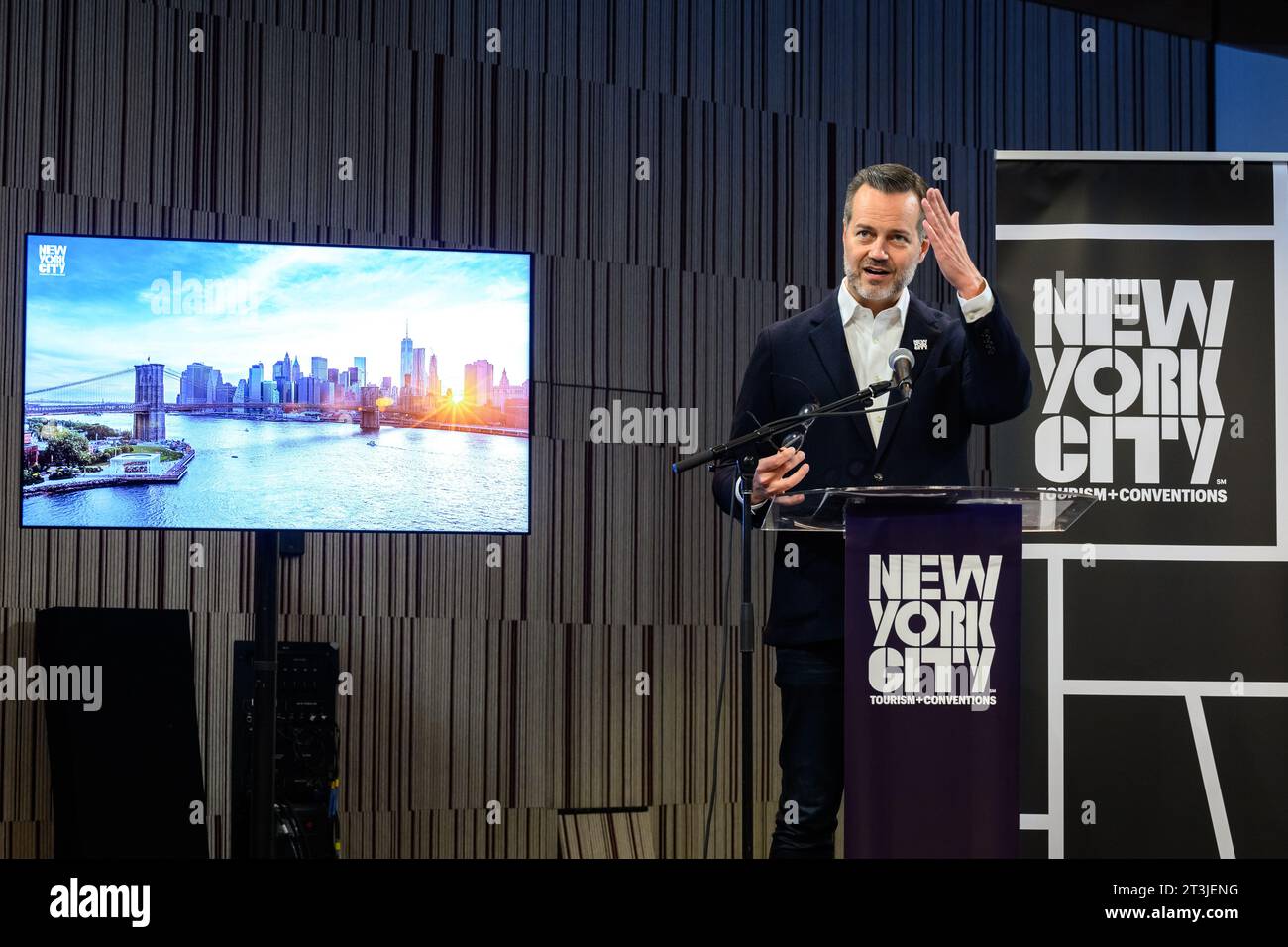 New York, USA. 25 ottobre 2023. Fred Dixon, Presidente e CEO, New York City Tourism Conventions, aggiorna i giornalisti in seguito alla recente apertura del nuovo iconico Perelman Performing Arts Center, che comprende circa 90.000 piedi quadrati (8.400 m2) su tre piani. Crediti: Enrique Shore/Alamy Live News Foto Stock