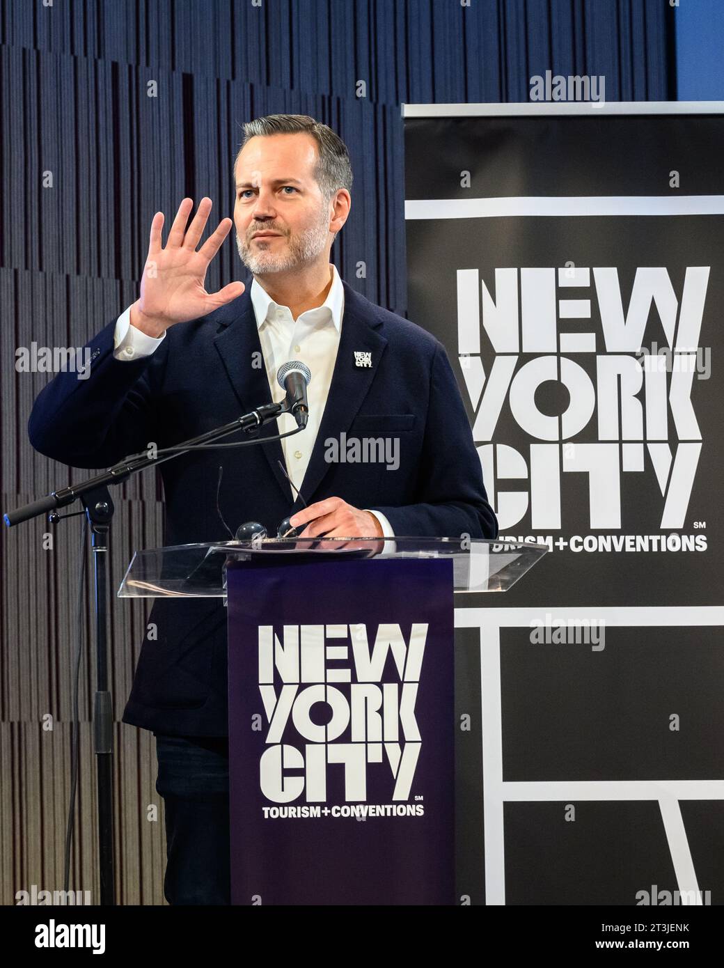 New York, USA. 25 ottobre 2023. Fred Dixon, Presidente e CEO, New York City Tourism Conventions, aggiorna i giornalisti in seguito alla recente apertura del nuovo iconico Perelman Performing Arts Center, che comprende circa 90.000 piedi quadrati (8.400 m2) su tre piani. Crediti: Enrique Shore/Alamy Live News Foto Stock