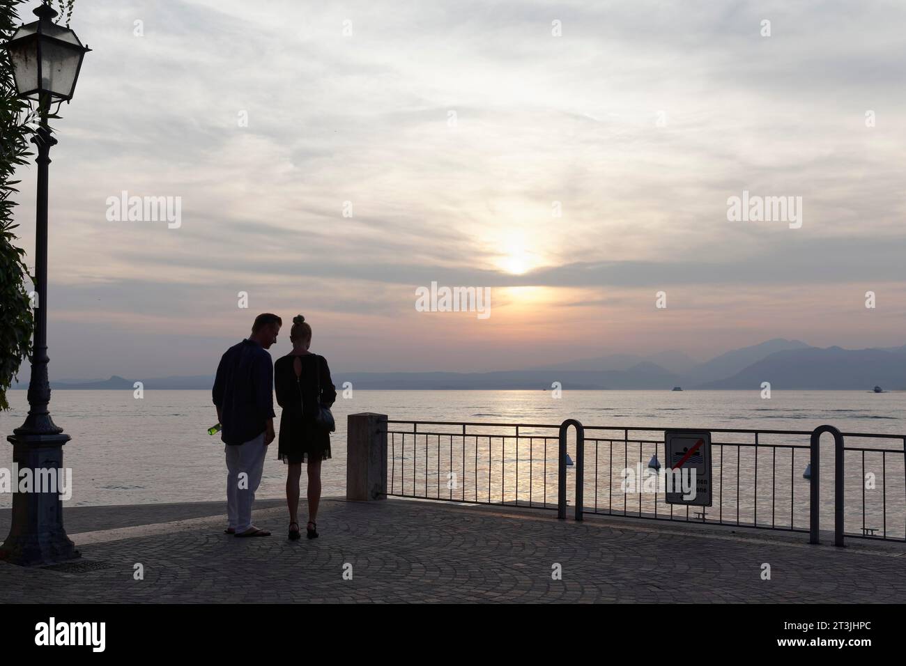 Verona italy and couple immagini e fotografie stock ad alta risoluzione -  Alamy