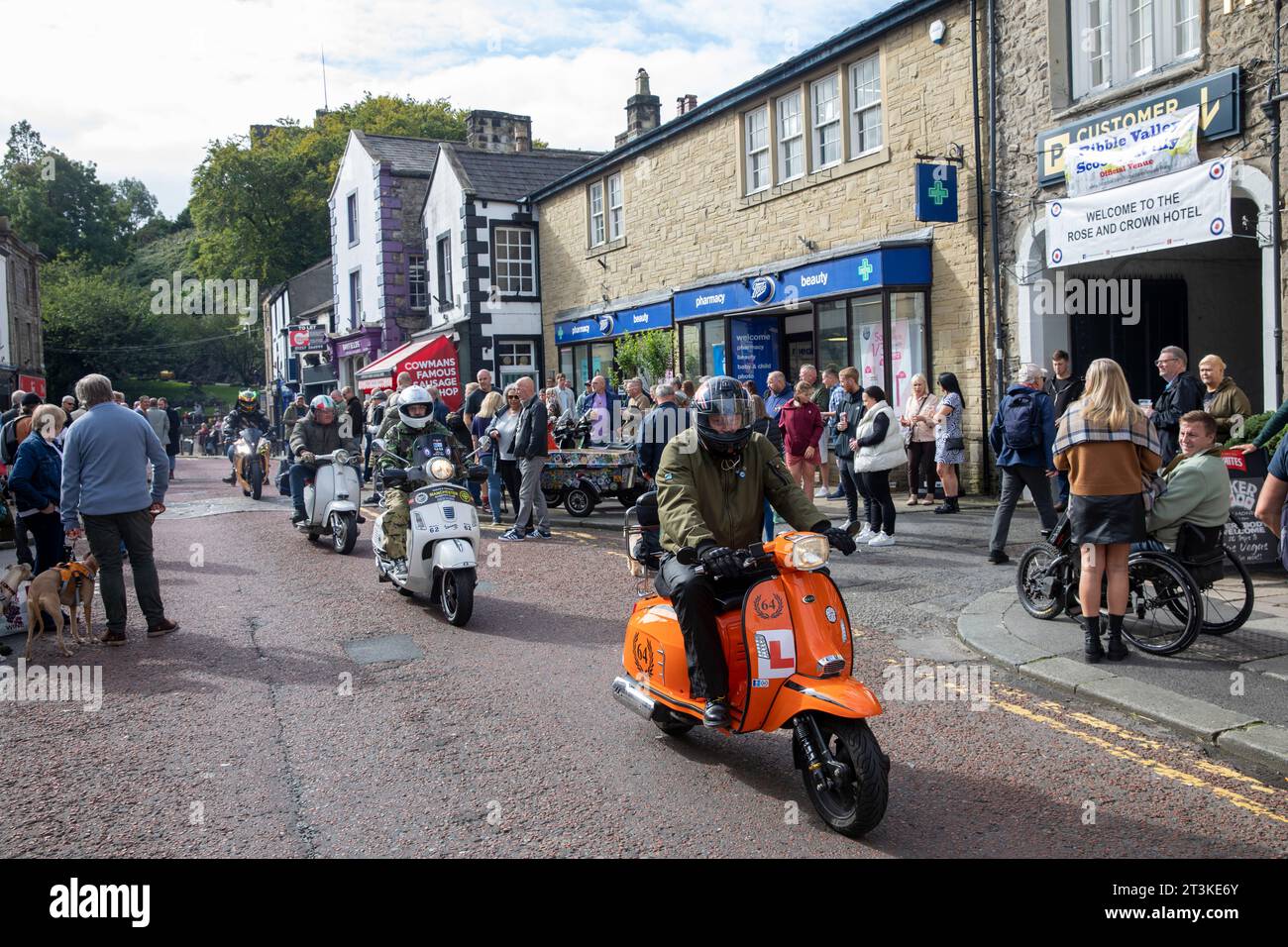 Clitheroe Lancashire, nel 2023, rally annuale di scooter della Ribble Valley, ha visto circa 500 scooter al raduno di 3 giorni, Inghilterra, Regno Unito, settembre 2023. Foto Stock