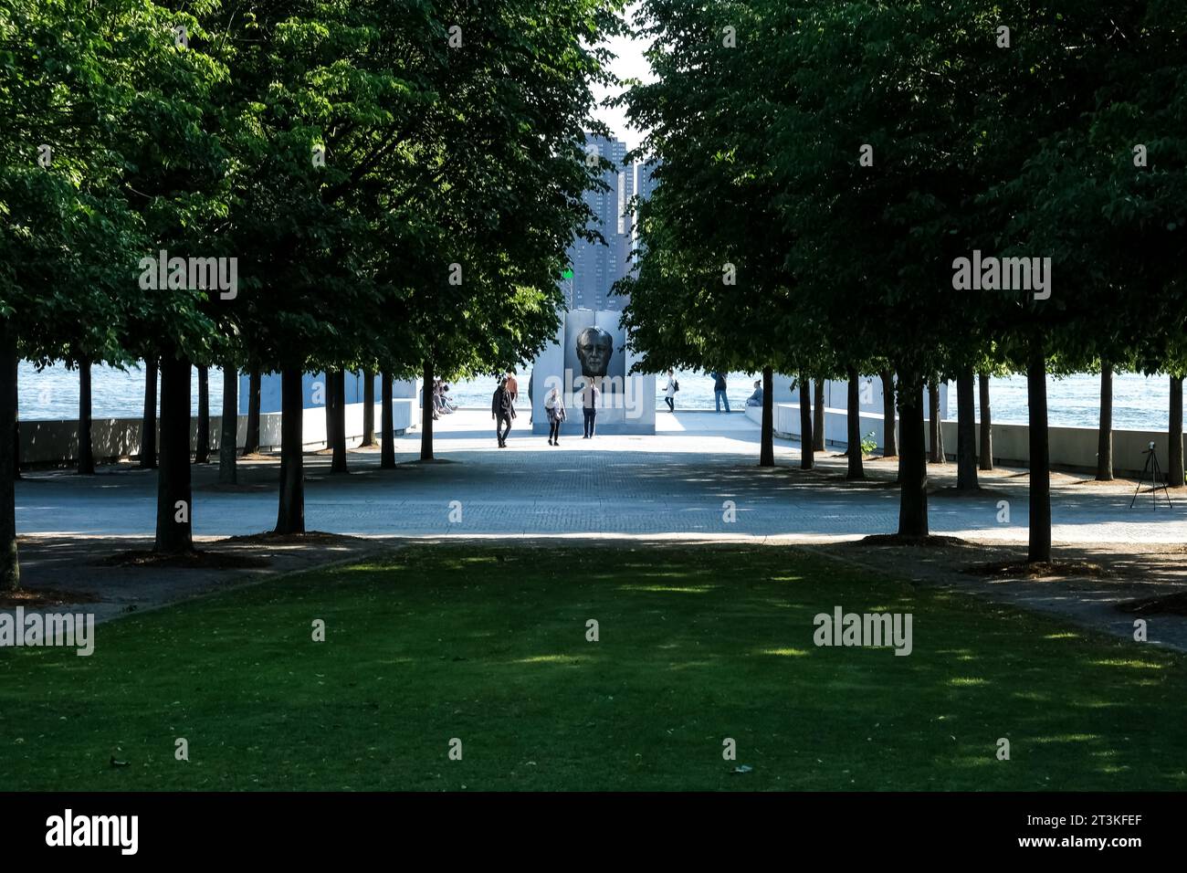 Vista del Franklin D. Roosevelt Four Freedoms Park, un memoriale che celebra il suo discorso sullo stato dell'Unione del 1941, situato a Roosevelt Island Foto Stock