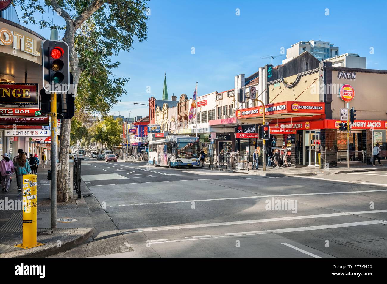 Sydney, Australia – 22 aprile 2021: Ristorante Hungry Jack's Burgers su Burwood Road, vicino alla stazione ferroviaria di Burwood, sobborgo dell'Inner Foto Stock