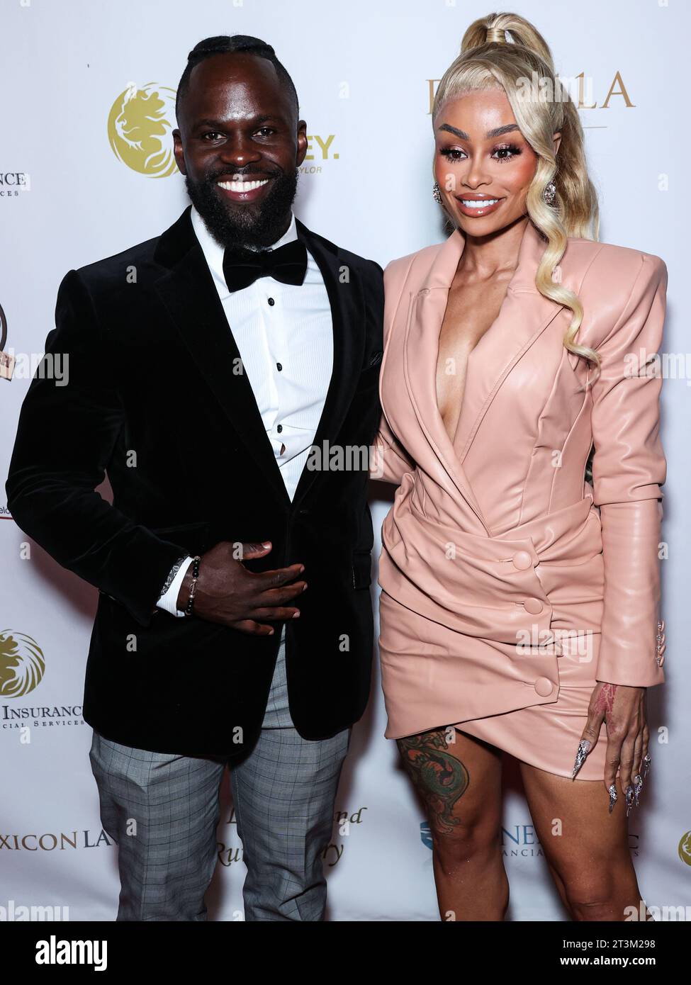 Hollywood, Stati Uniti. 25 ottobre 2023. HOLLYWOOD, LOS ANGELES, CALIFORNIA, USA - OTTOBRE 25: Eszylfie Taylor e la modella americana, personalità televisiva, rapper e socialite Blac Chyna (Angela White) arrivano al 4 ° Annual Future Stars Basketball Camp Charity Dinner Gala tenutosi al Taglyan Complex il 25 ottobre 2023 a Hollywood, Los Angeles, California, Stati Uniti. (Foto di Xavier Collin/Image Press Agency) credito: Image Press Agency/Alamy Live News Foto Stock