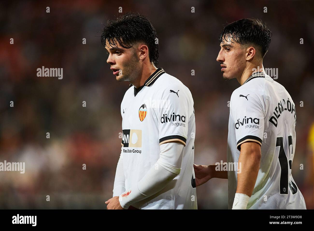 Fran Perez e Diego Lopez del Valencia CF in azione durante la partita LaLiga EA Sports tra Valencia CF e Cadice CF all'Estadio Mestalla di ottobre Foto Stock