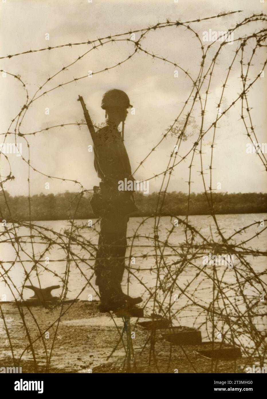 Il corpo dei Marines DEGLI STATI UNITI controlla la base americana a Guantanamo Bay, Cuba 1964 Foto Stock