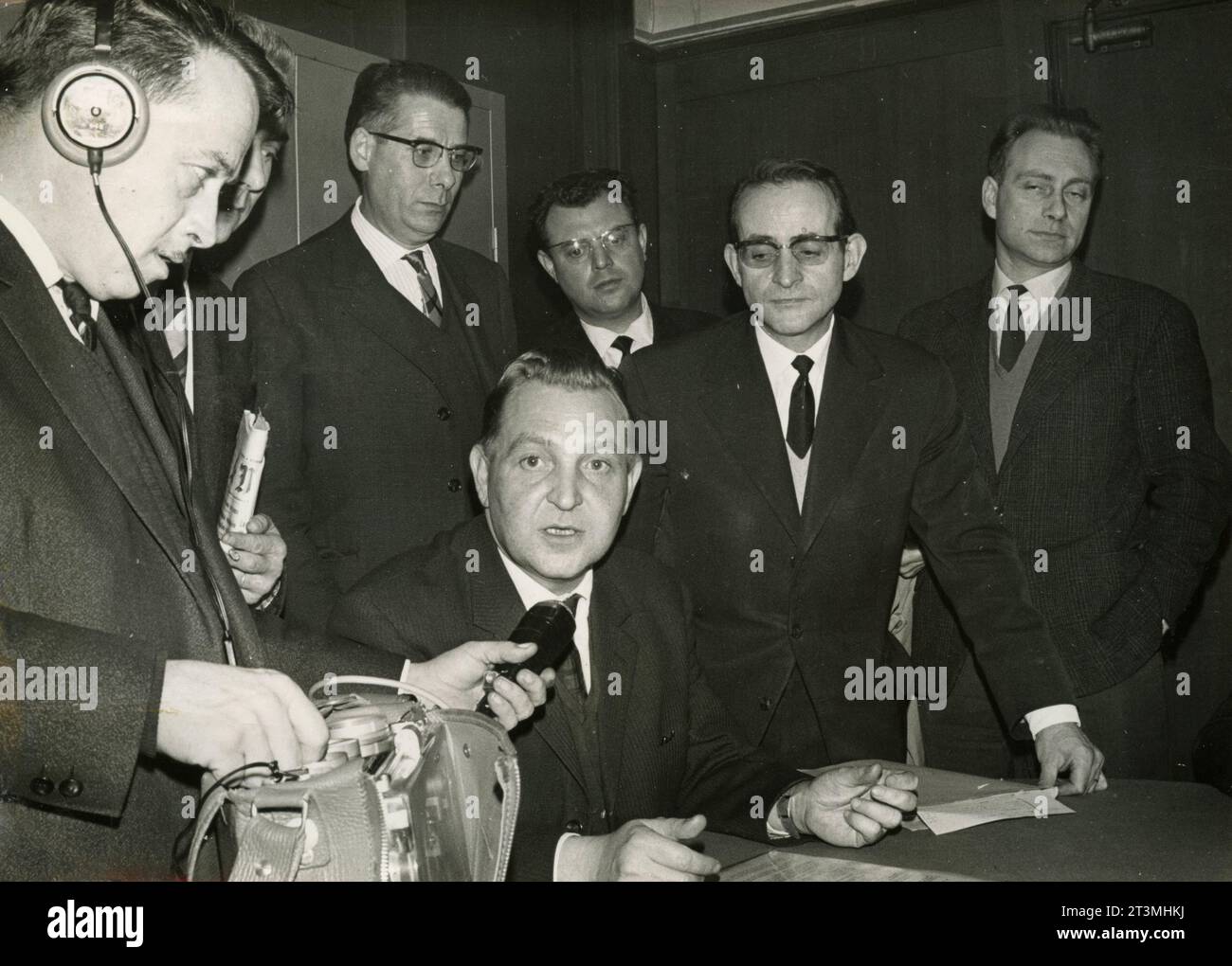 I politici francesi Eugene Descamps, Rene Mathet, Paul Duthet e René Caillon, Parigi, Francia 1964 Foto Stock