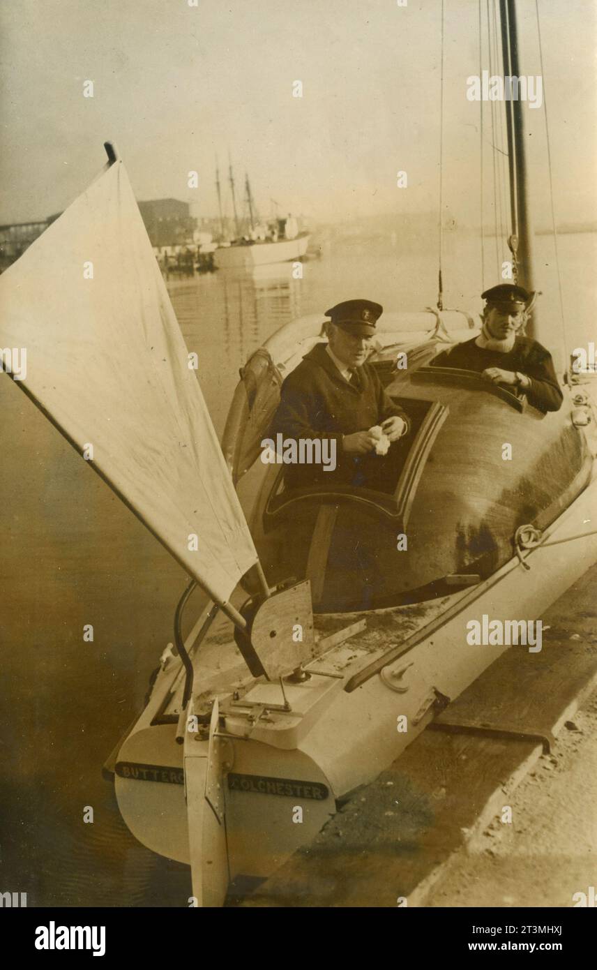 I marinai britannici Ian Major e Gordon Sillars con la barca a vela Buttercup per attraversare l'Oceano Atlantico, Regno Unito 1955 Foto Stock