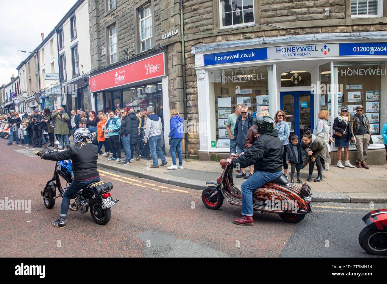 Scooter rally, il club di scooter della Ribble Valley si incontrano a Clitheroe Lancashire per un evento di rally di 3 giorni, Inghilterra, Regno Unito, settembre 2023 Foto Stock