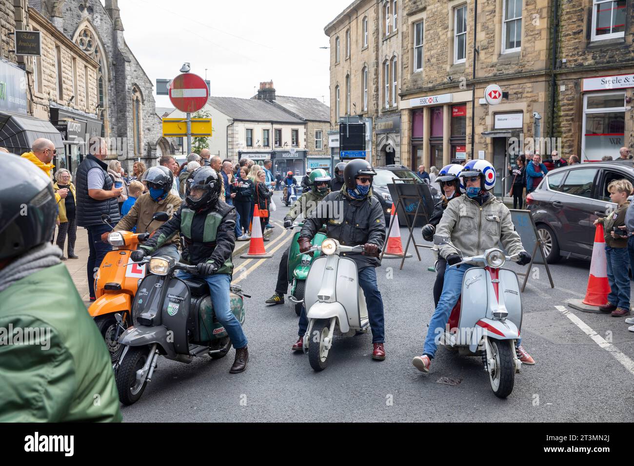 Scooter rally, il club di scooter della Ribble Valley si incontrano a Clitheroe Lancashire per un evento di rally di 3 giorni, Inghilterra, Regno Unito, settembre 2023 Foto Stock